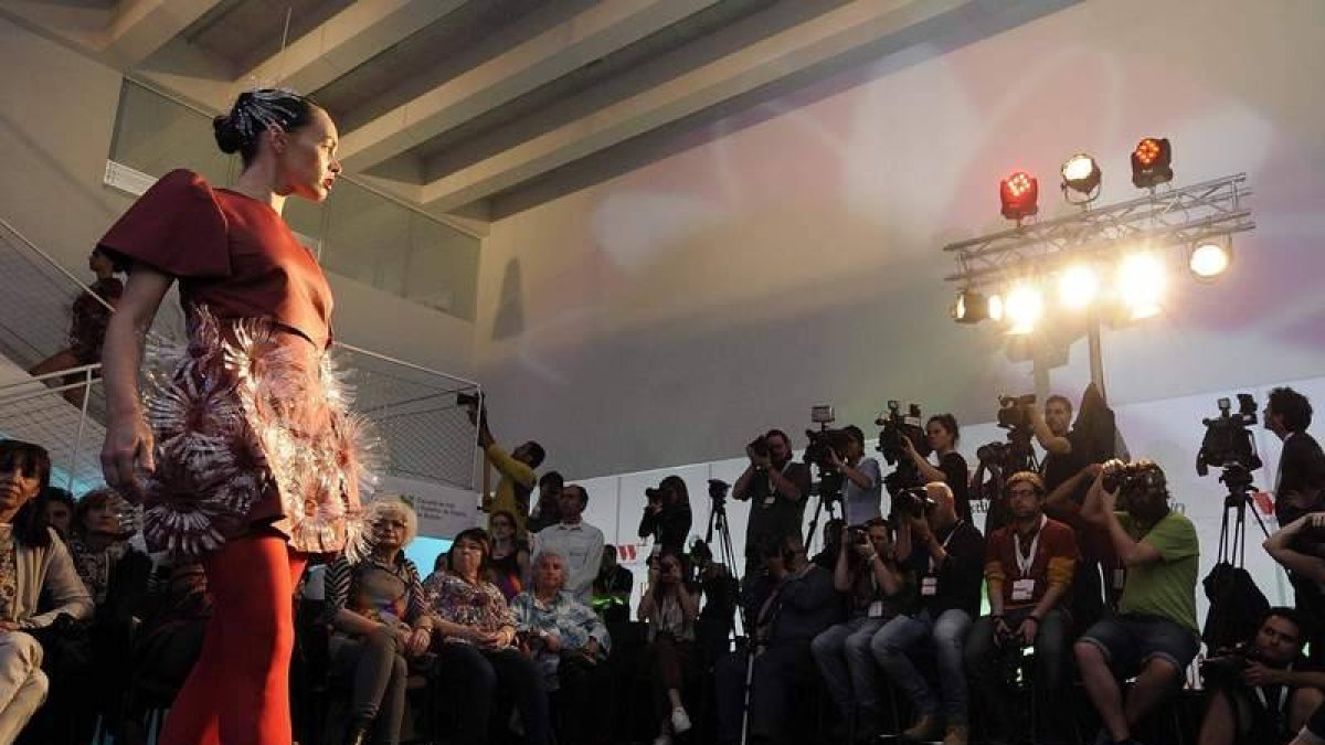 Un diseño de María Lafuente en la Pasarela de la Moda de Castilla y León.