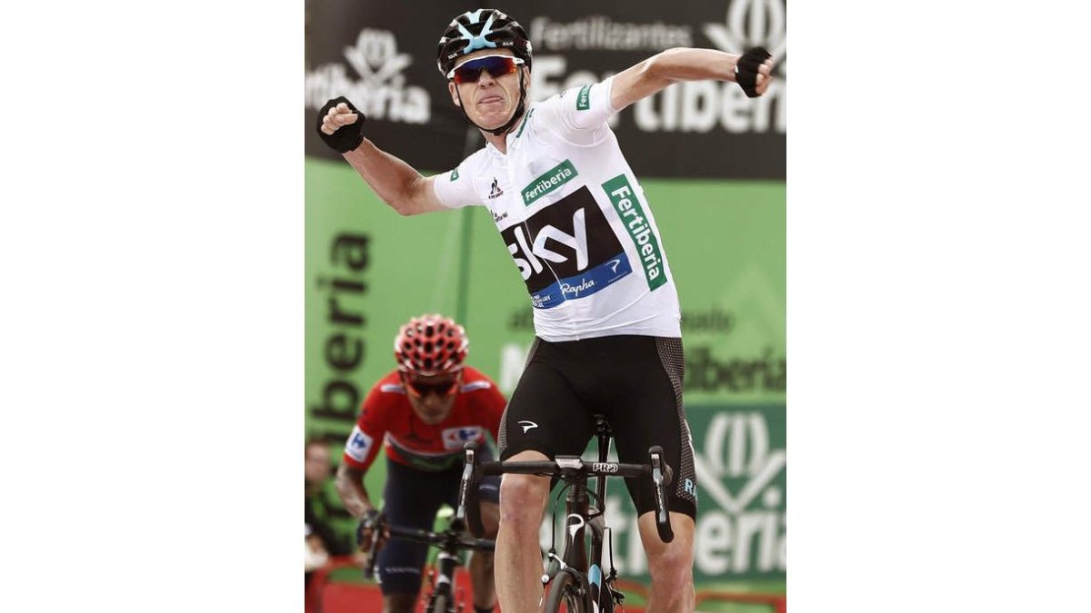 Chris Froome celebra su victoria en la undécima etapa. JAVIER LIZÓN