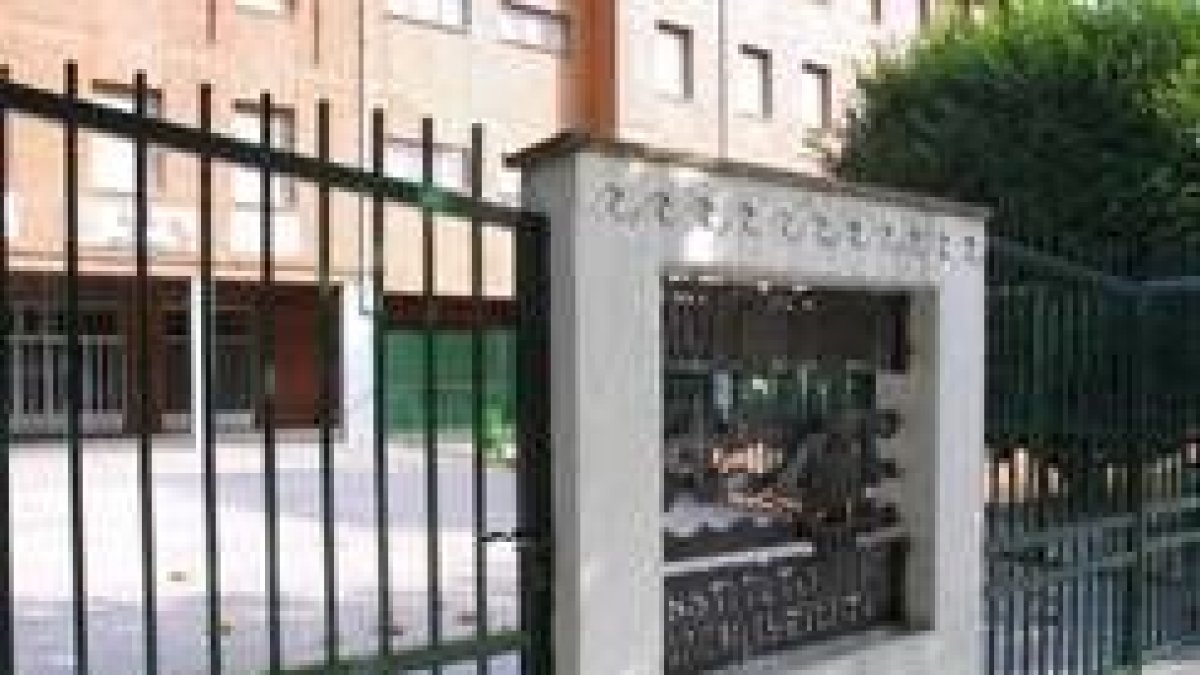 La Escuela Oficial de Idiomas se encuentra en el edificio del instituto Álvaro de Mendaña