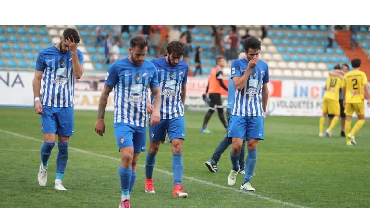 Tres goles y varias ocasiones claras de los rivales han llegado en contra de la Deportiva en los primeros minutos de varios duelos. ANA F. BARREDO
