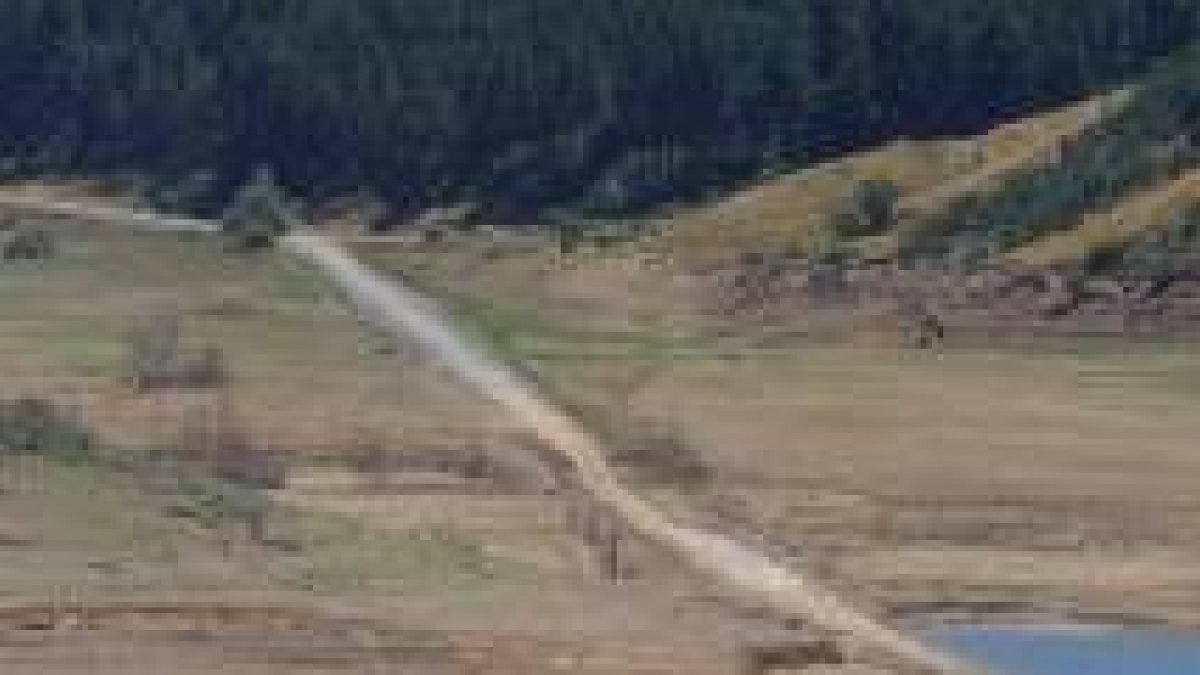 El embalse del Esla pierde más de tres millones de metros cúbicos al día