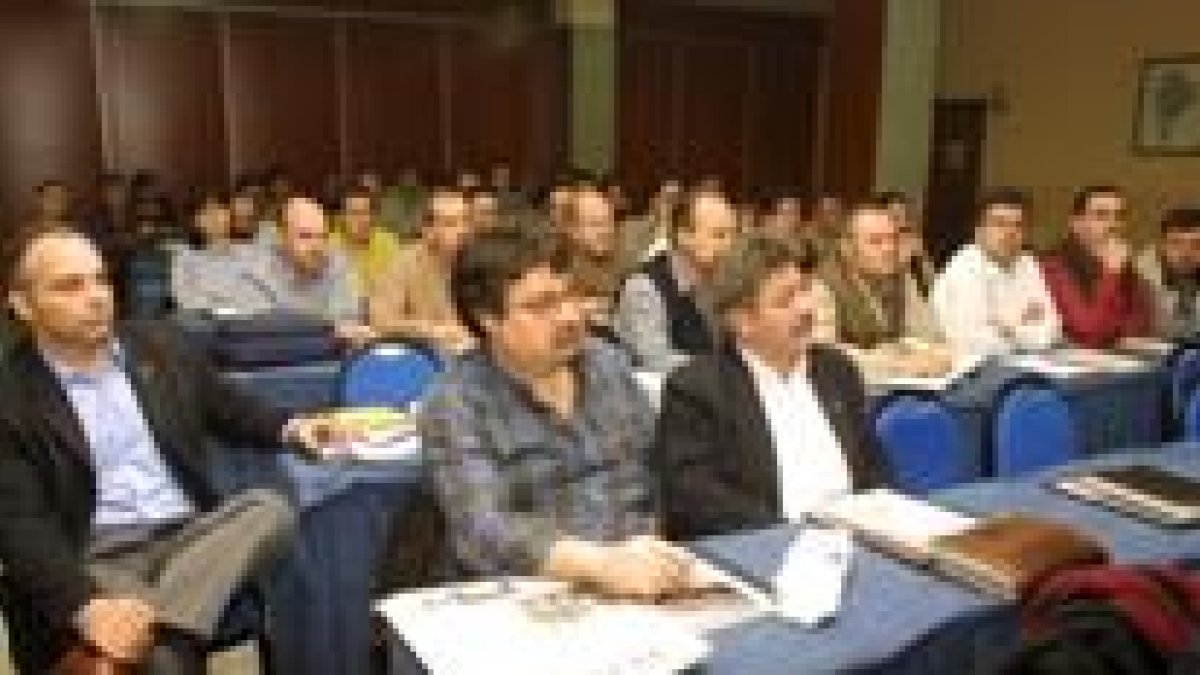 Los delegados de CC.OO. en las pizarreras de la comunidad se reunieron ayer en el Ponferrada Plaza
