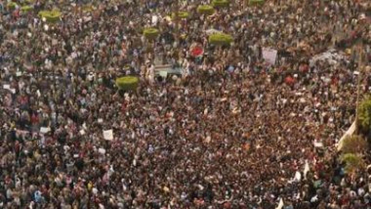 Miles de egipcios se volvieron a concentrar ayer en la plaza Tahrir, en la capital del país.