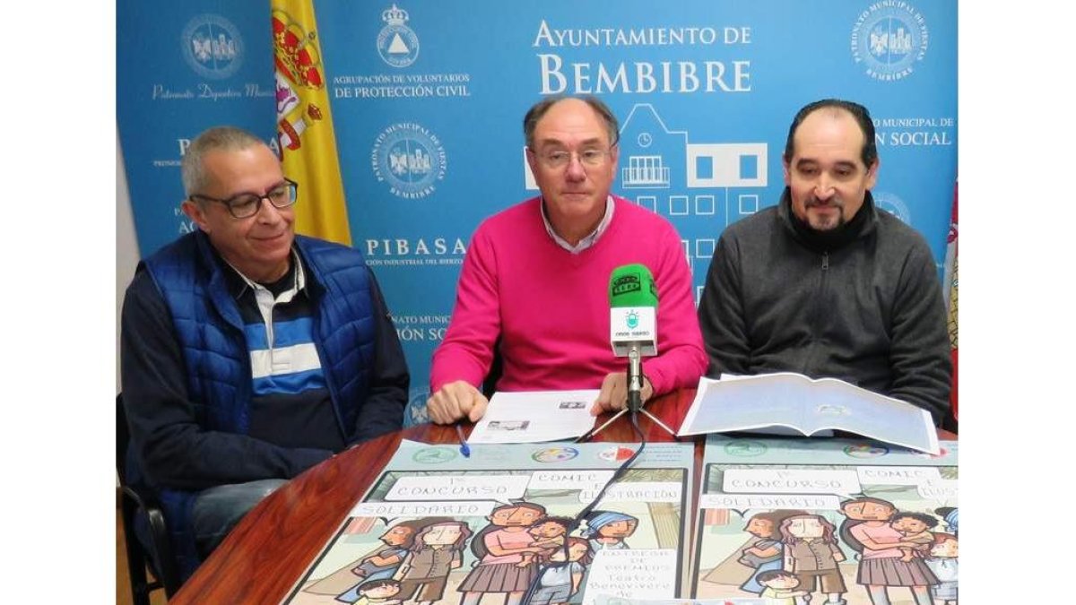 Benavides y miembros de Pro Derechos Sociales. M. Á.C.