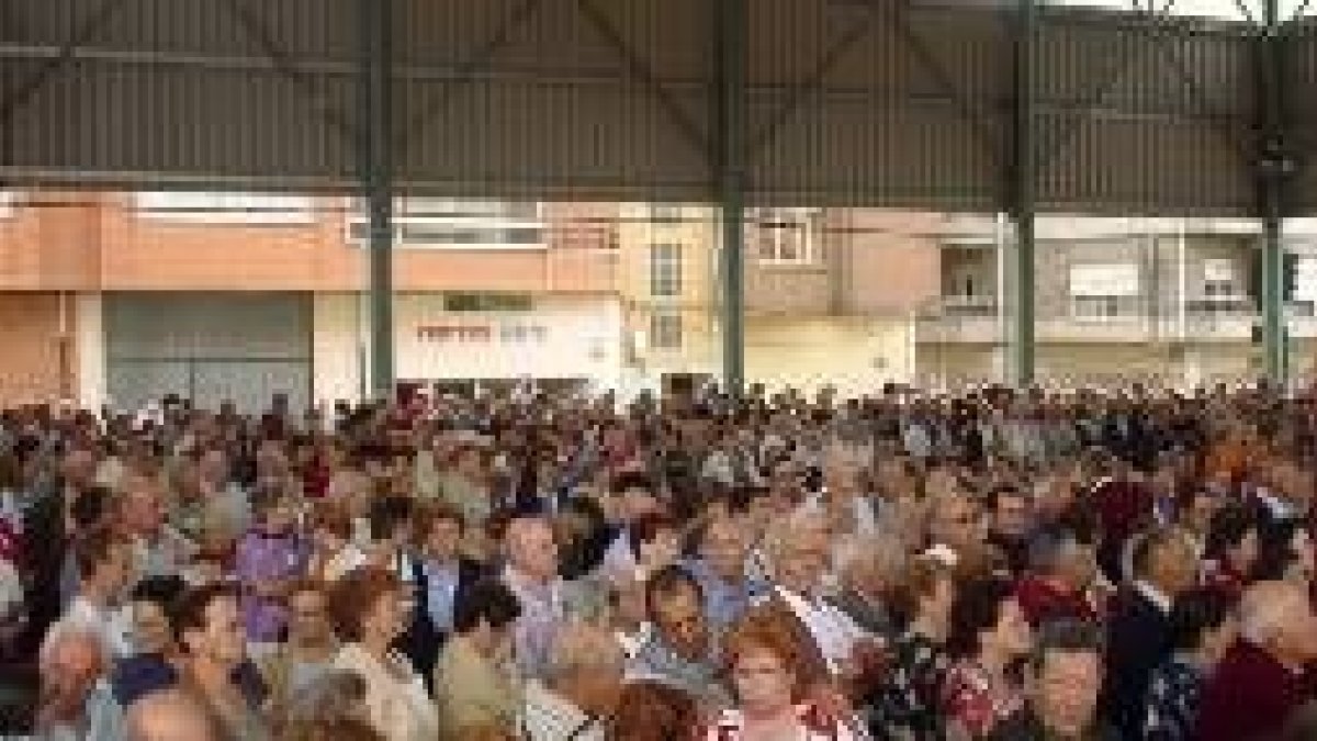 Un momento de la concentración en la plaza de Carlos Álvarez que sirvió de recibimiento