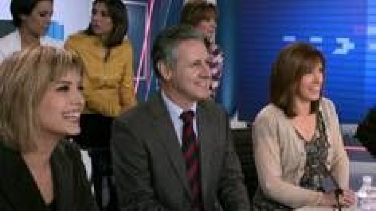 Los presentadores de informativos de TVE María Casado, Lorenzo Milá y Ana Blanco
