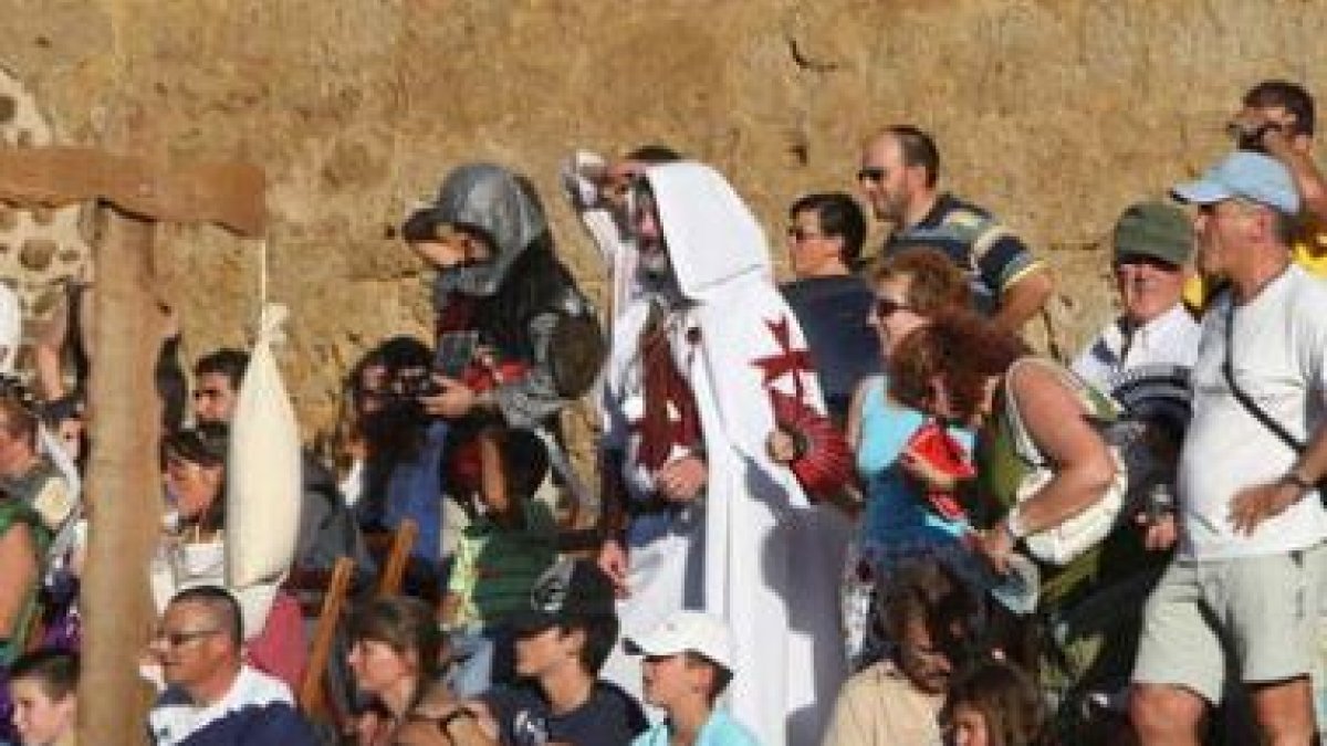 La intensa batalla librada entre los dos caballeros despertó la admiración del público que se entreg