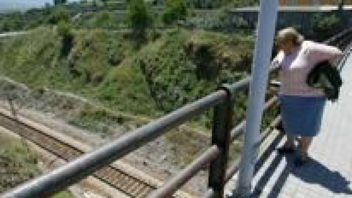 Imagen del lugar donde ocurrió el siniestro, 700 metros antes de llegar a la estación de Ponferrada