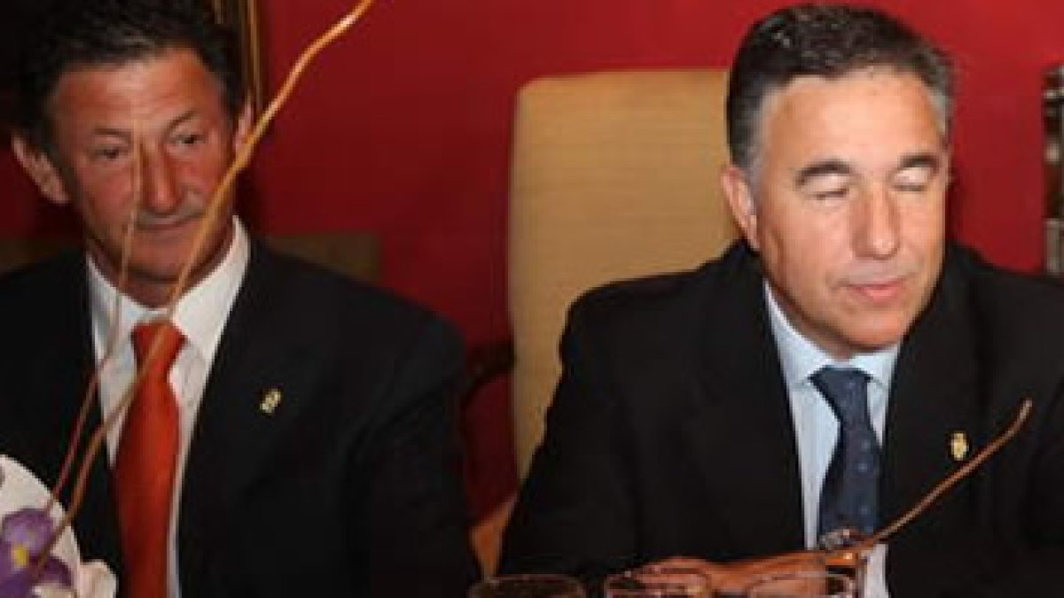 Carlos Emperador, a la izquierda, y José Fernández esperan que el partido del domingo en el Reino