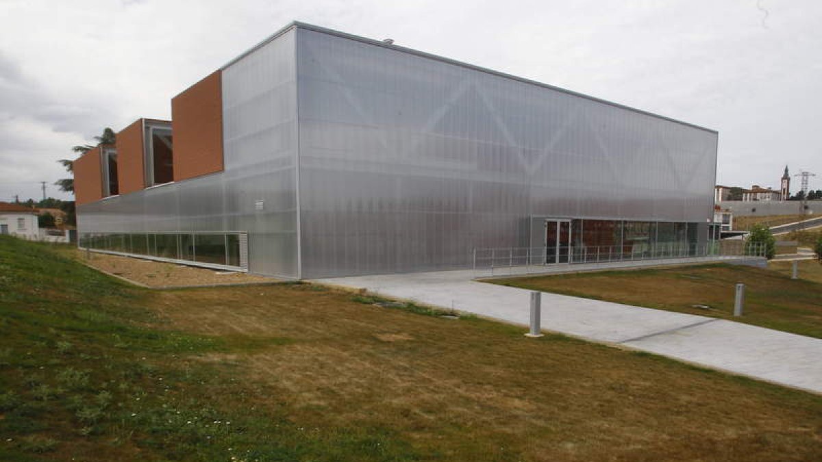 Exterior del centro cívico Ventas Oeste, que aún siguen sin poder utilizarse.