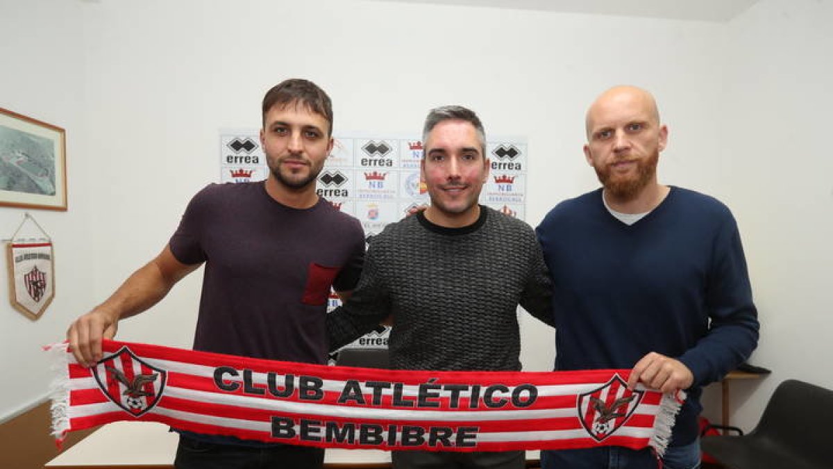 El Bembibre presentó a Benavides como nuevo técnico. L. DE LA MATA