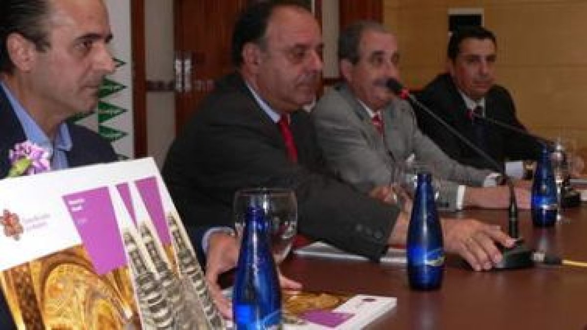 Jesús Sanz, Rafael Álvarez, Manuel Orellana y Juan Carlos Morán, durante la presentación.