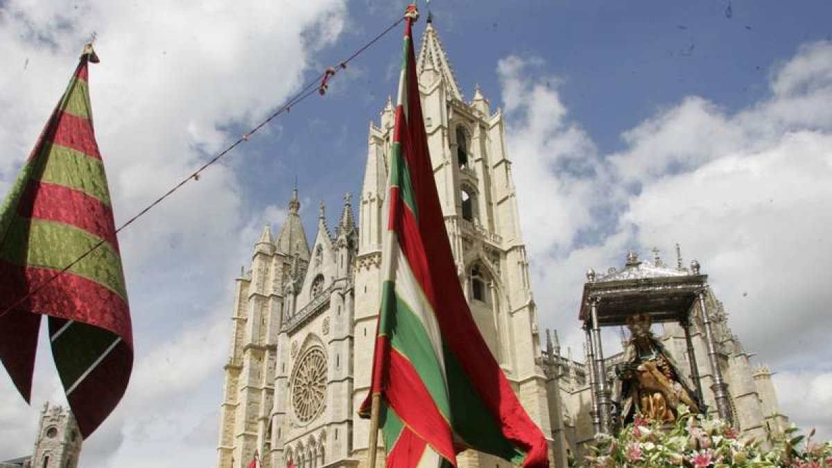 La última vez que bajó la Virgen del Camino a la Catedral fue en el año 2005.