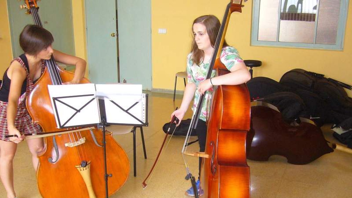 Dos alumnas del curso coyantino.