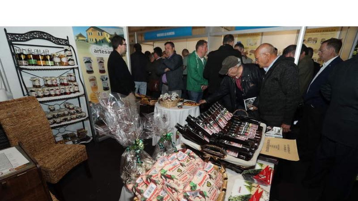 Una imagen de la última edición de la Feria de Agroturismo y Multisectorial que se pudo celebrar en Carracedelo, en 2019. ANA F. BARREDO