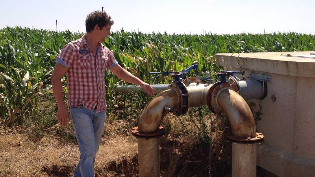 Las válvula de las tuberías ya instaladas de han convertido en tomas de agua.