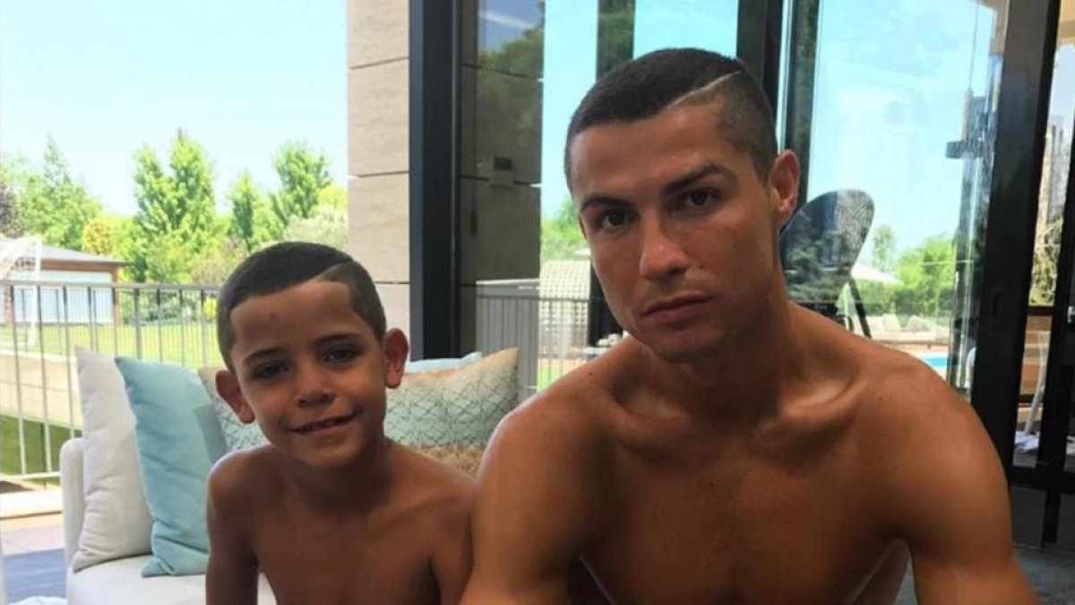 Cristiano Ronaldo posa con su hijo, Cristiano Ronaldo Jr.