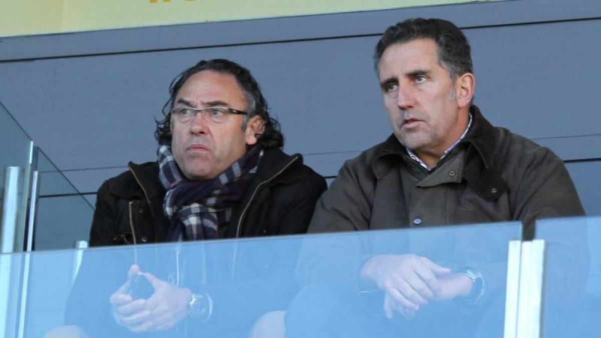 Felipe Llamazares y Adolfo López en el palco del Amilivia