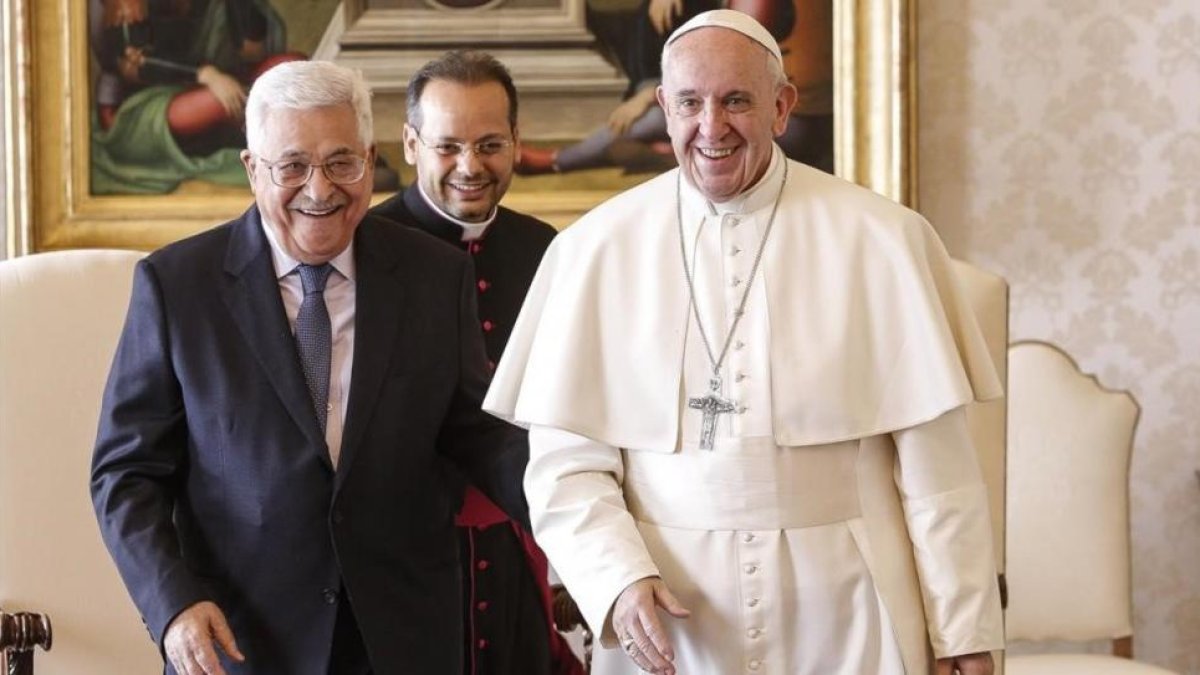 El Papa Francisco y el presidente palestino Mahmoud Abás, en el Vaticano.