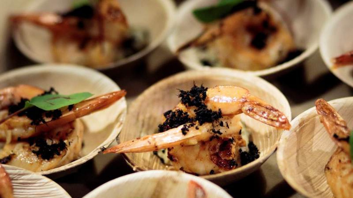 Una de las propuestas del chef Joseph Yoon, coronada con hormigas, que forma parte de un menú de 10 platos. justin lane