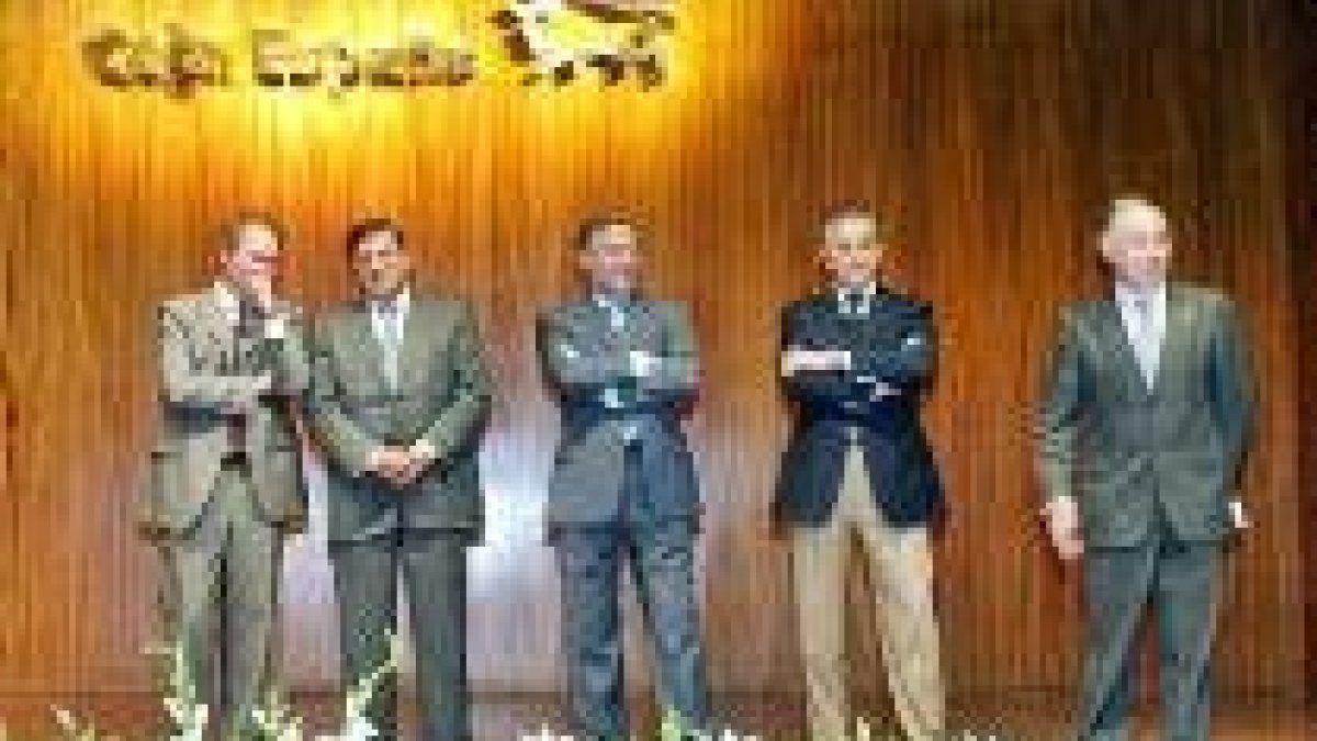 Lagartos y Ajenjo, primeros por la izquierda, en la celebración