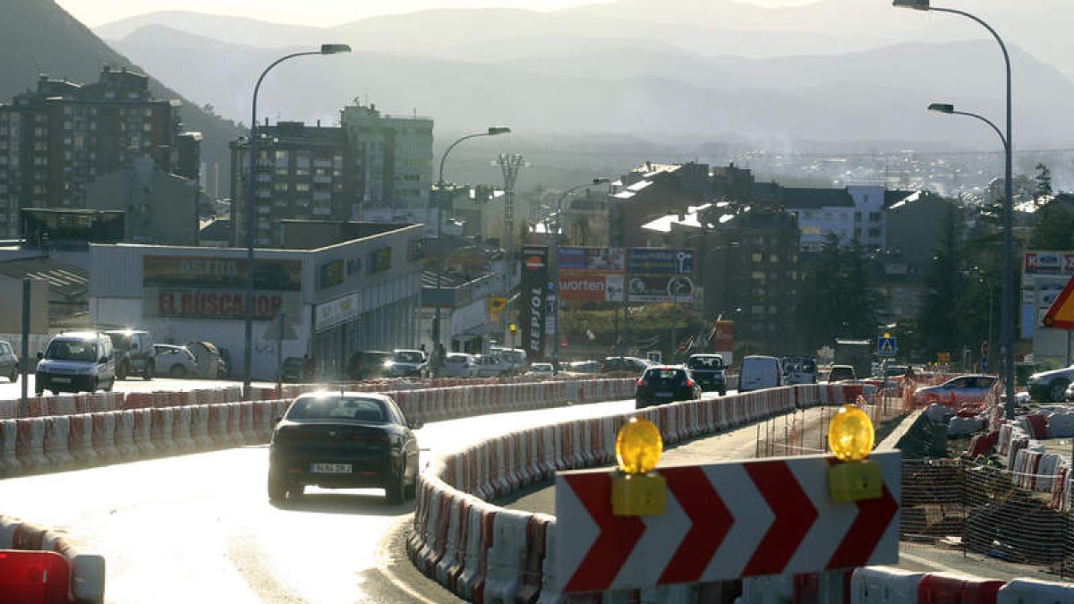 Aspecto general que presentaba ayer mismo la entrada a Ponferrada por Montearenas y la avenida de Astorga.