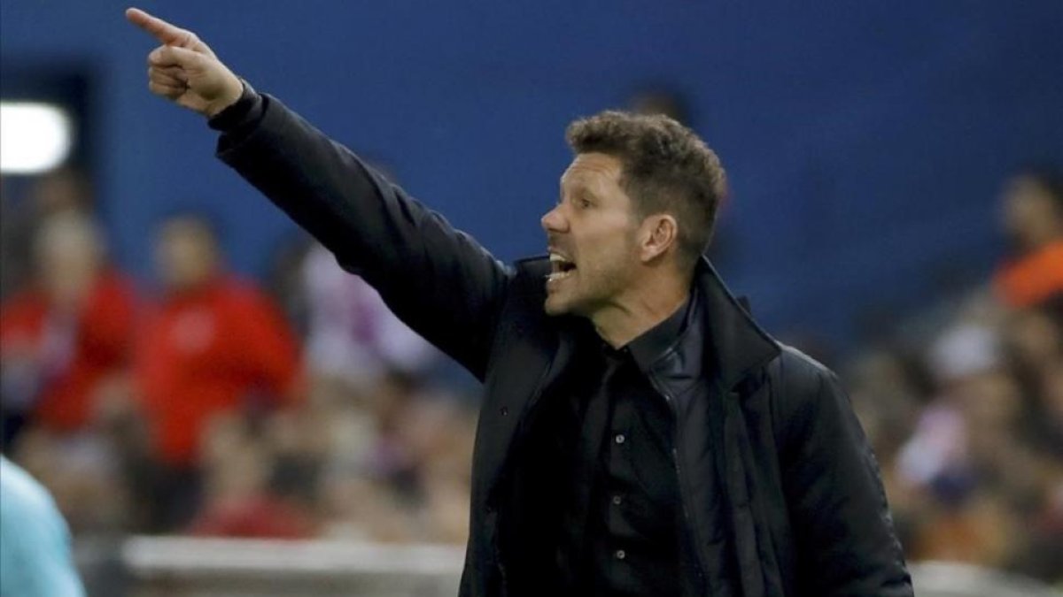 Diego Pablo Simeone, durante el partido contra el Villarreal en el Vicente Calderón.