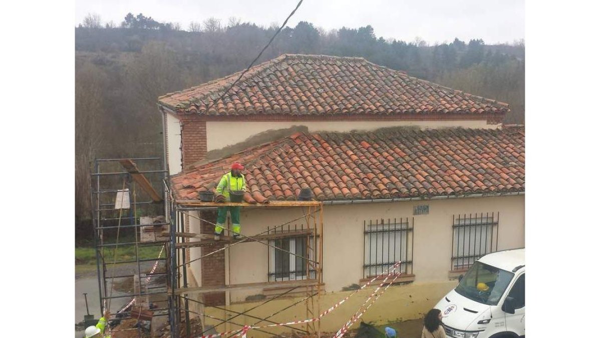 Las obras han permitido arreglar el tejado del consultorio