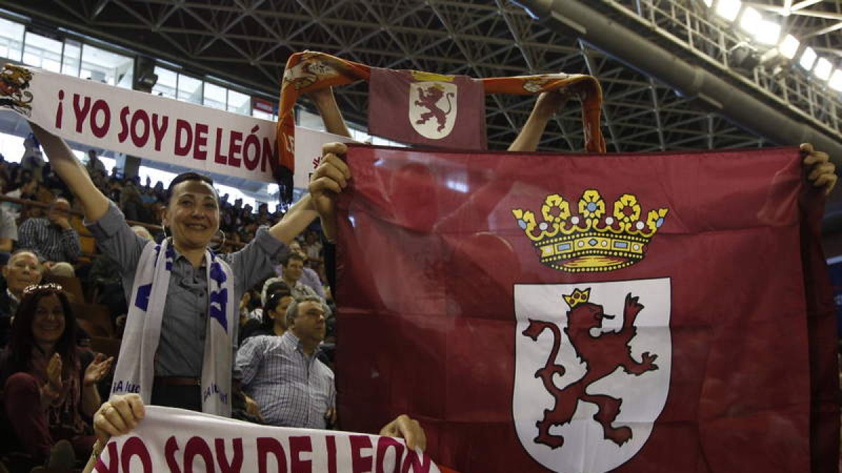 La afición leonesa ha estado al lado del equipo en el momento más difícil del Ademar .