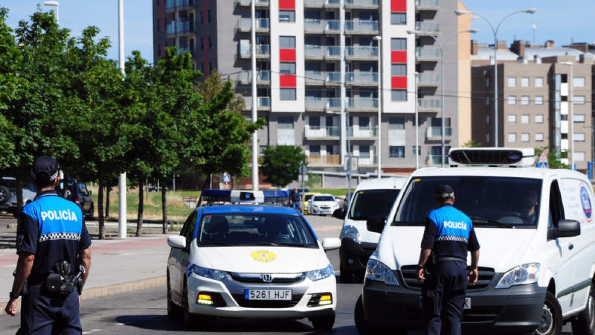 La campaña se distribuye en la ciudad en cuatro controles diarios. JAVIER SUÁREZ-QUIÑONES