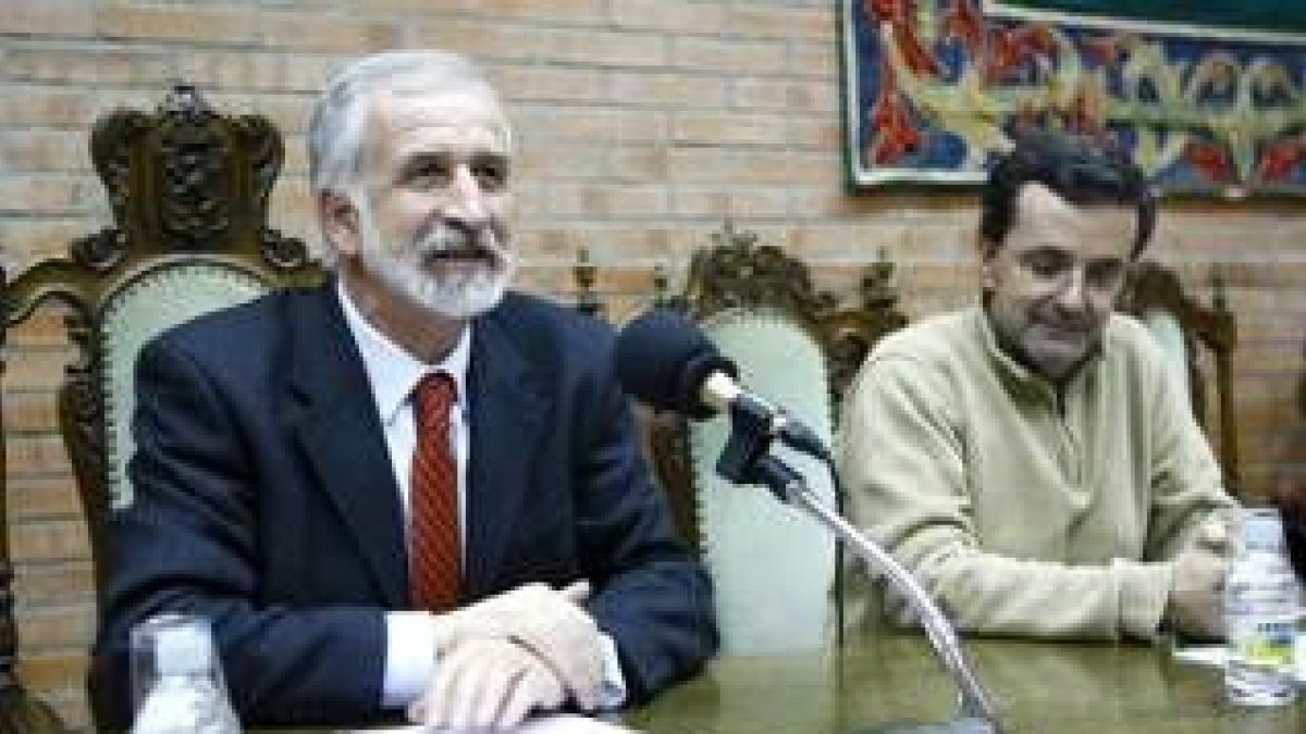 Salvador Ordóñez, en un momento de la charla que ofreció en la Facultad de Veterinaria
