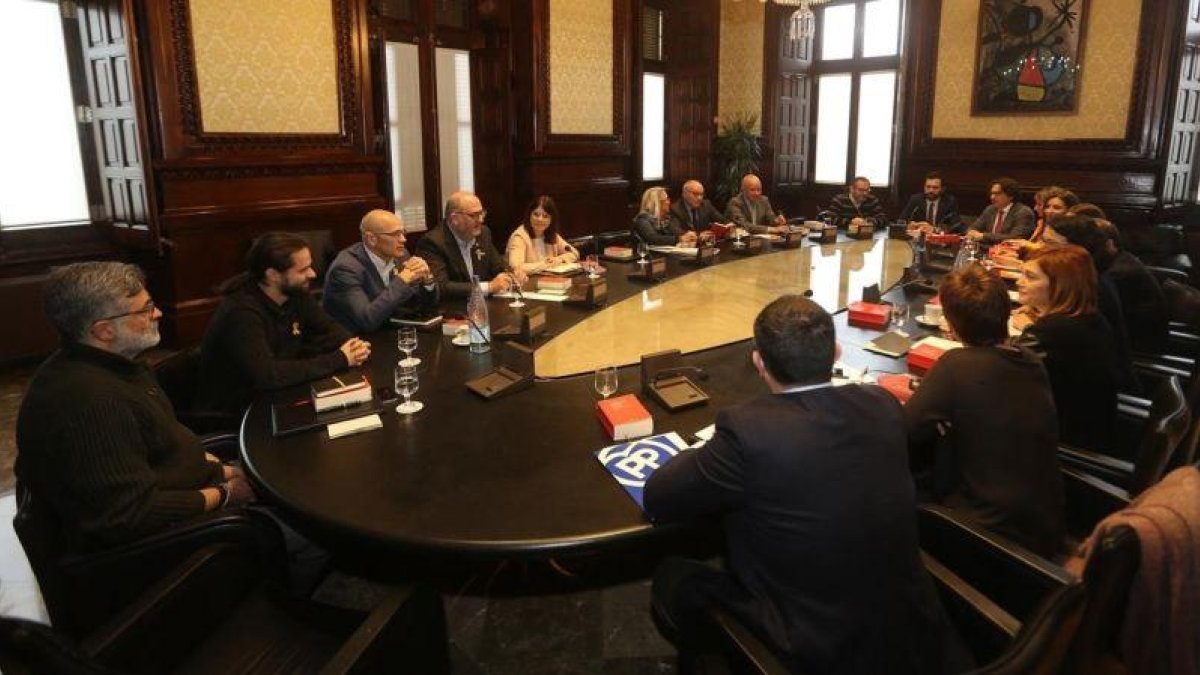Reunión de la Mesa del Parlament, presidida por Roger Torrent.