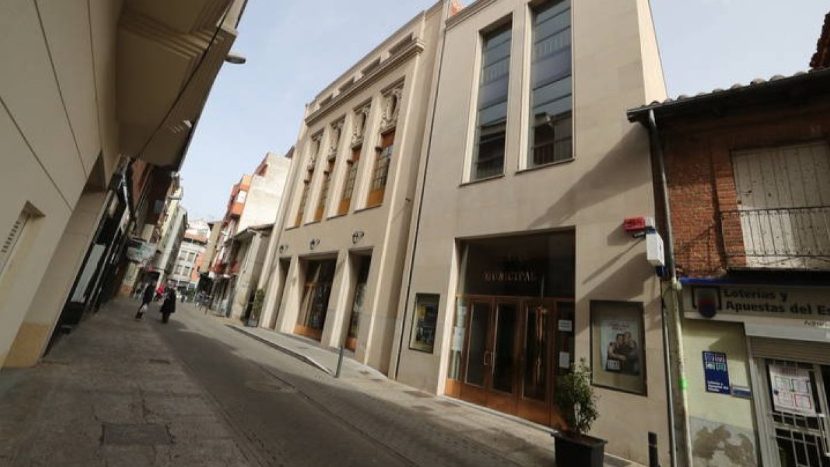 Imagen del Teatro Municipal de La Bañeza. RAMIRO