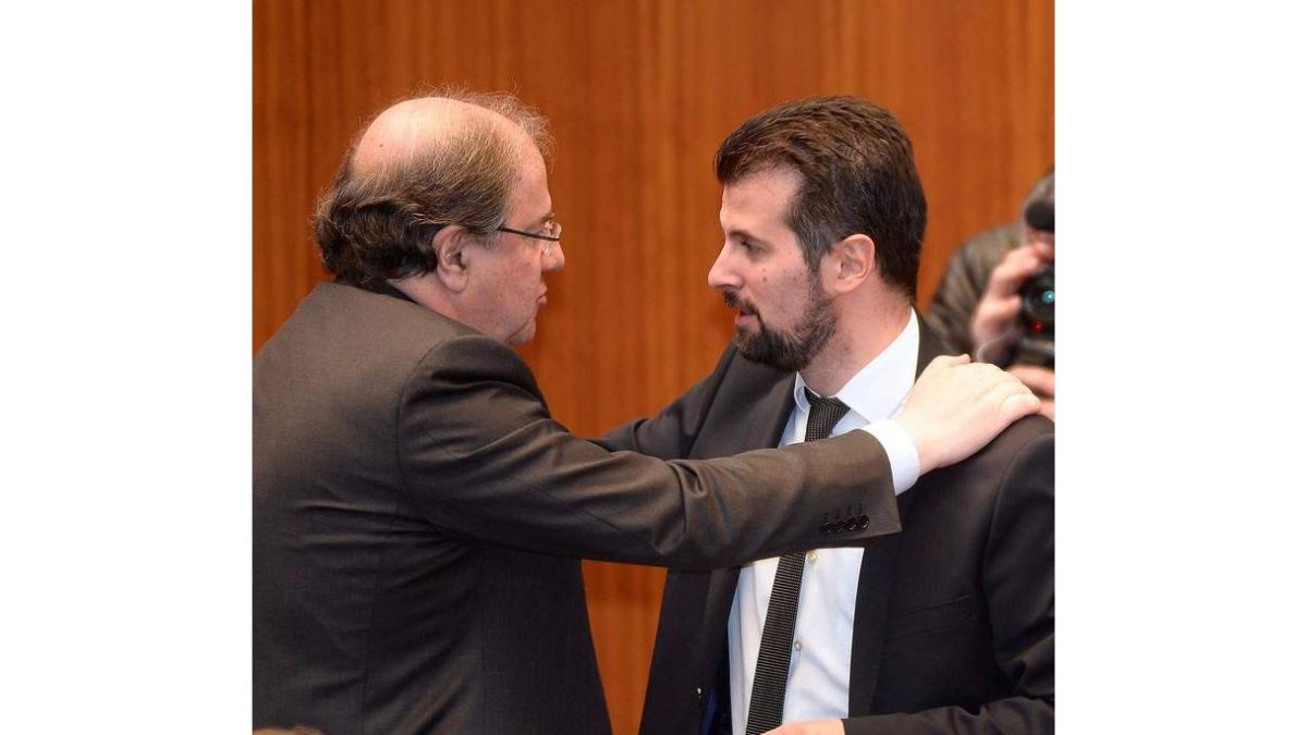 El presidente de la Junta con Luis Tudanca. NACHO GALLEGO