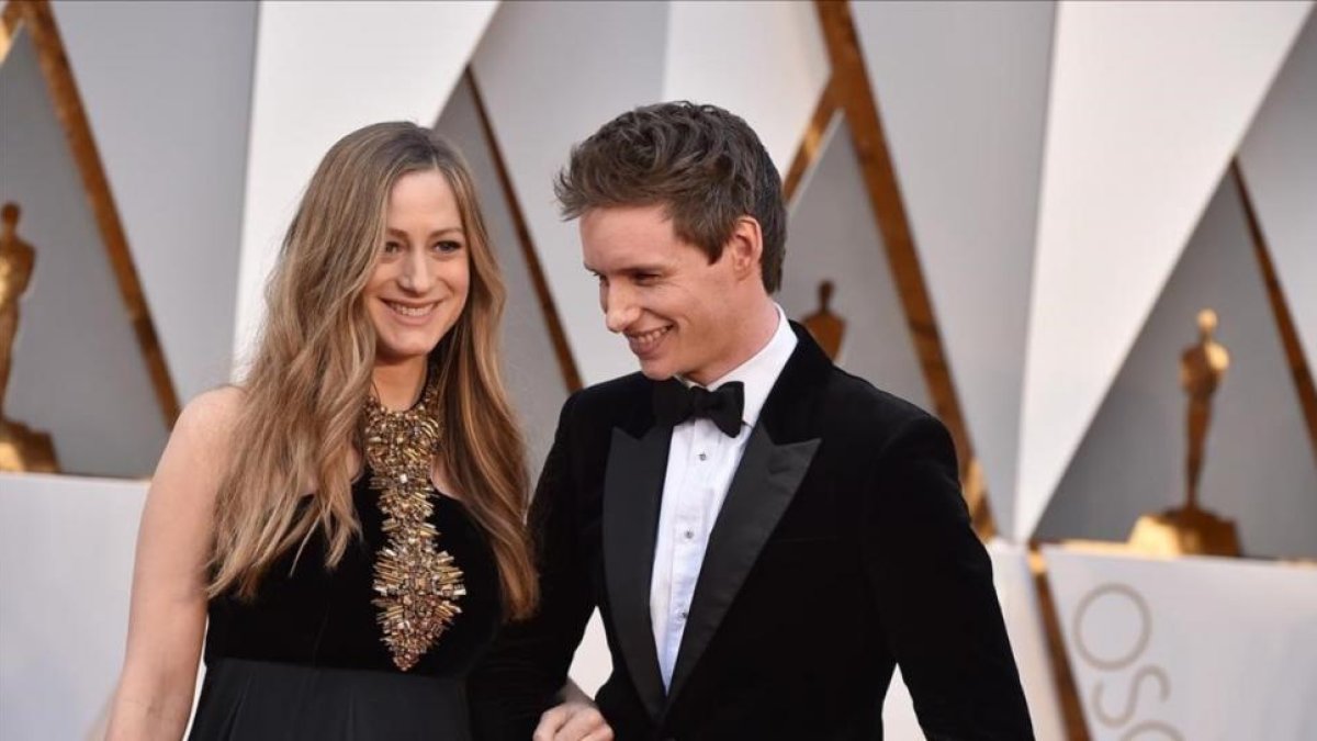 Una imagen de Eddie Redmaine y su mujer, Hannah Bagshaw, que han sido padres de una niña.