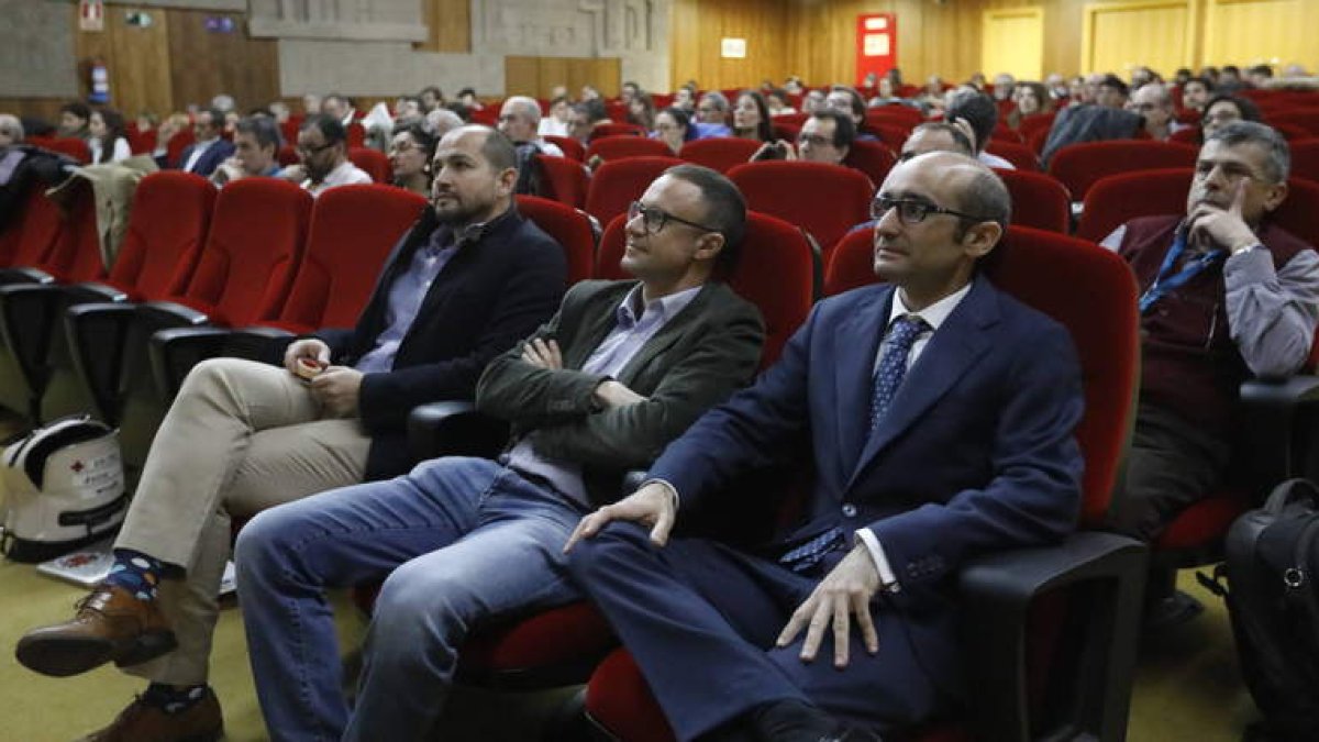 Los asistentes a la jornada para actualizar conocimientos sobre la materia.