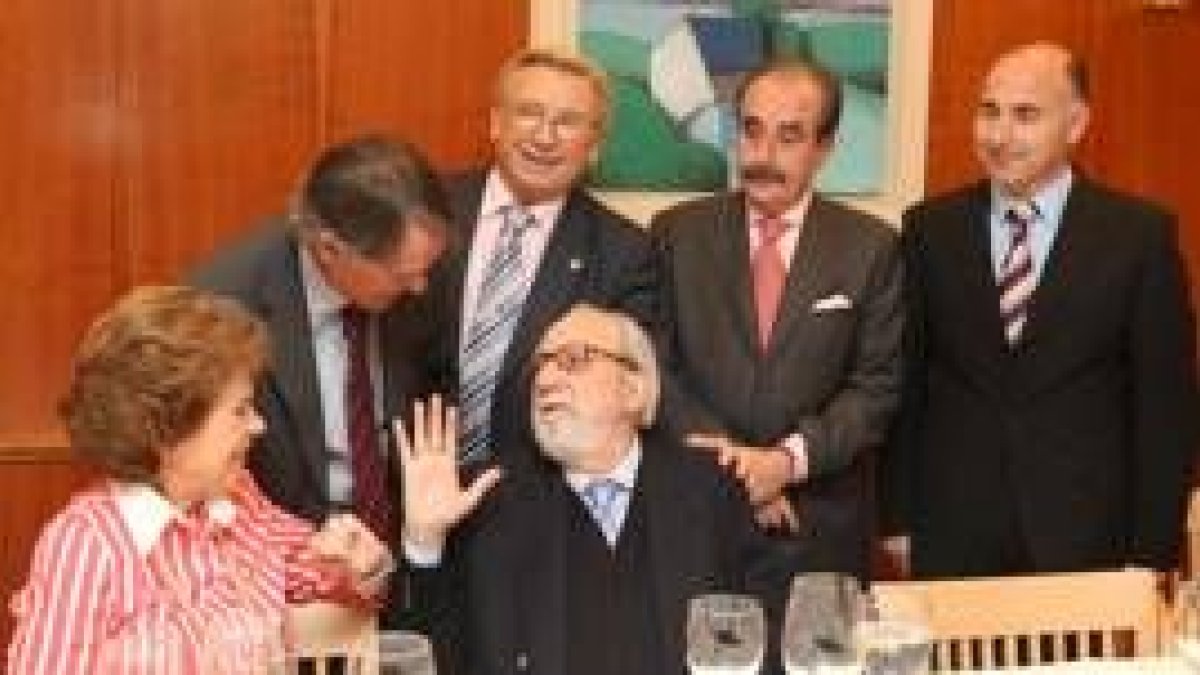 La mujer de Pereira, Pereira, Álvarez, Manceñido, Orellana y el representante portugués