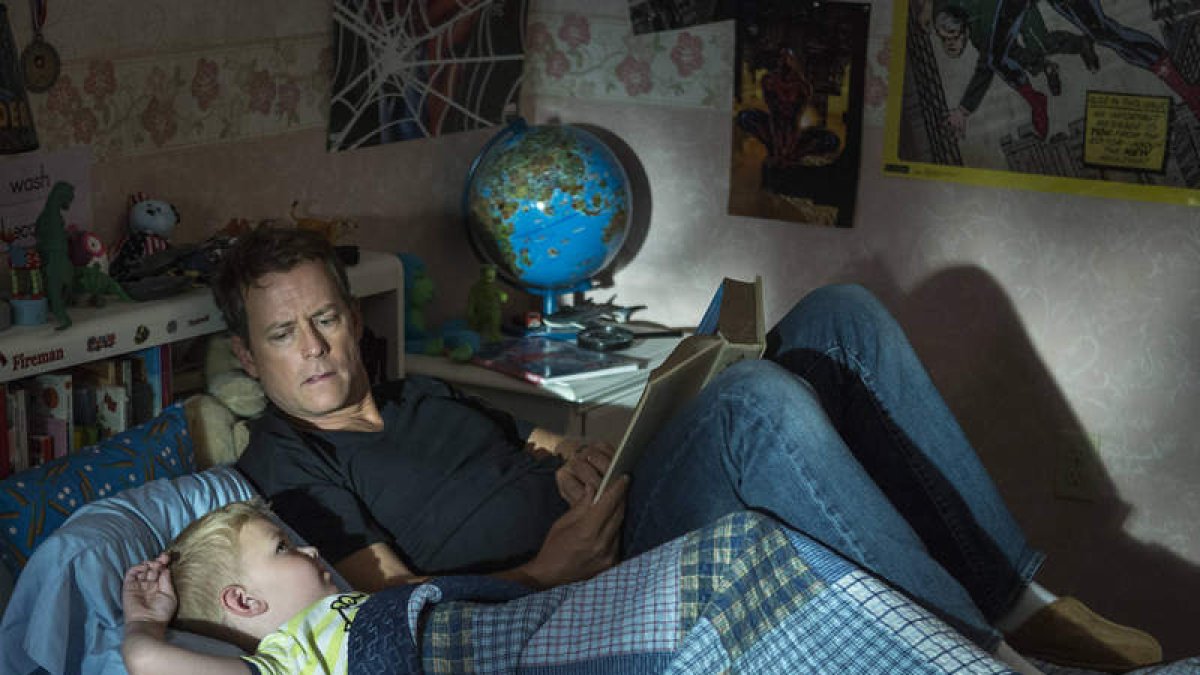 Connor Corum (Colton) y Greg Kinnear (Todd), en una escena del filme.