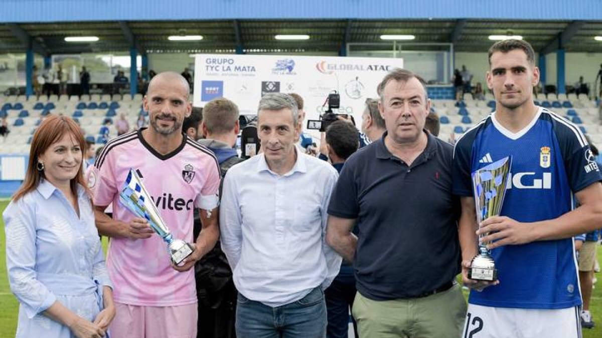 La Ponferradina cayó ante el Real Oviedo en la tanda de penaltis. REAL OVIEDO