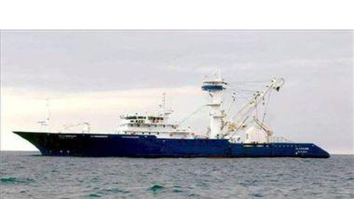 El atunero vasco secuestrado.