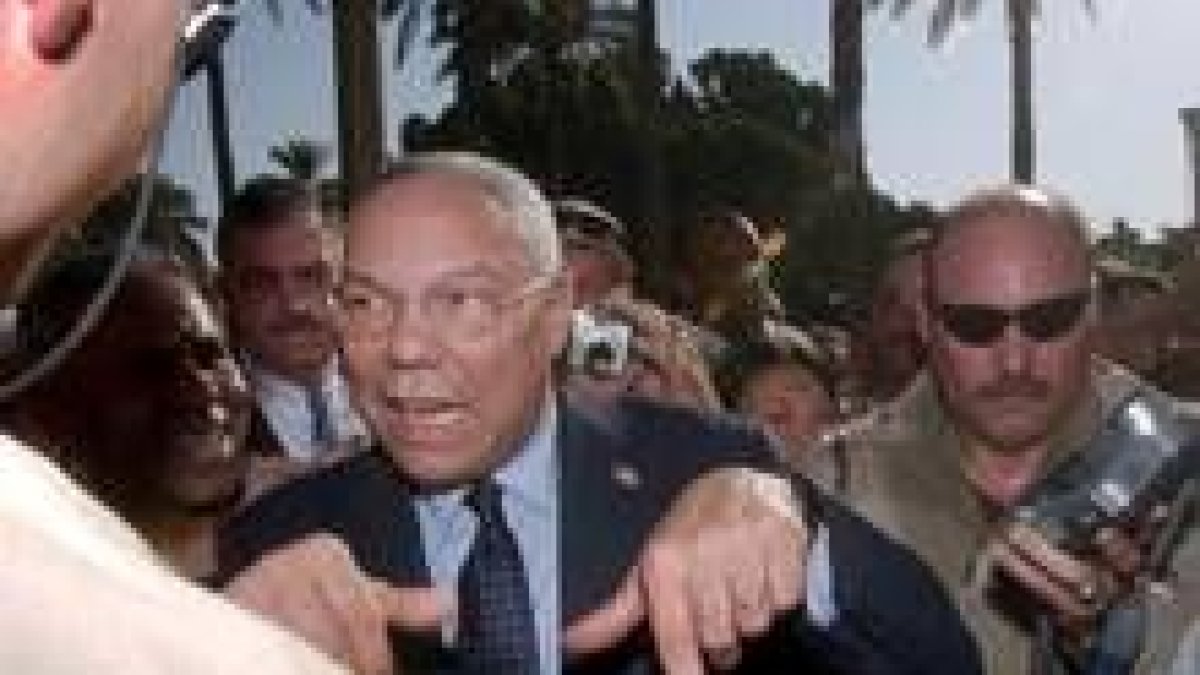 Colin Powell ayer a su llegada sorpresa a Bagdad