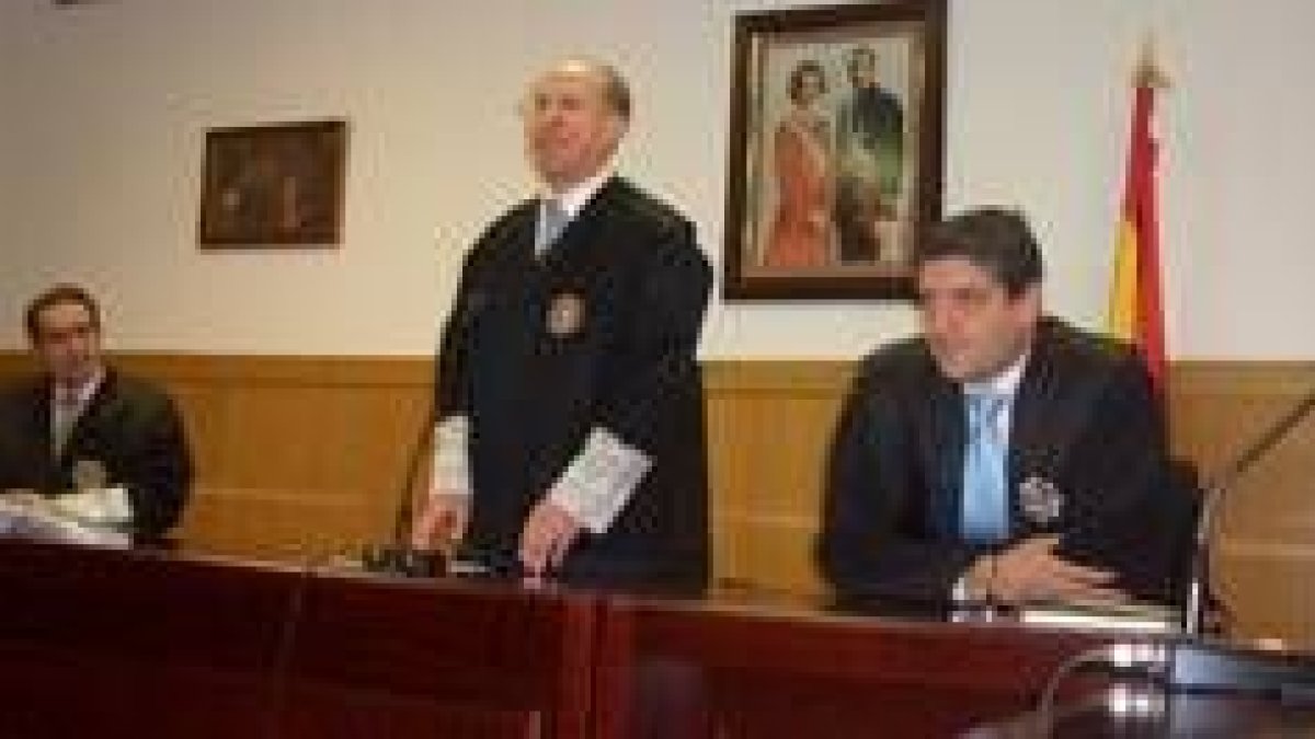 Suárez-Quiñones, González Sandoval y Enrique Gutiérrez, en un momento del acto de toma de posesión