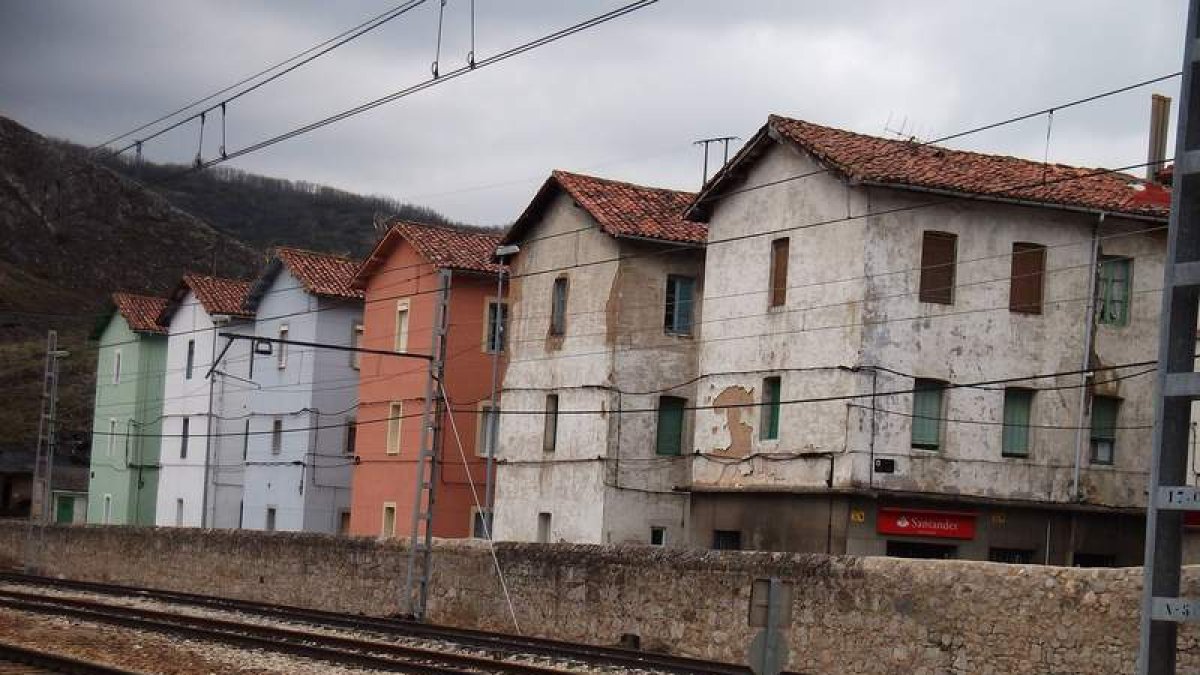 Las Casas Nuevas hace unos años, cuando se empezaron a pintar. ALFONSO GARCÍA