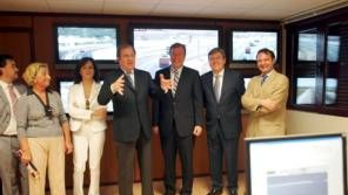 Herrera inauguró ayer un nuevo tramo de la Valladolid-Segovia