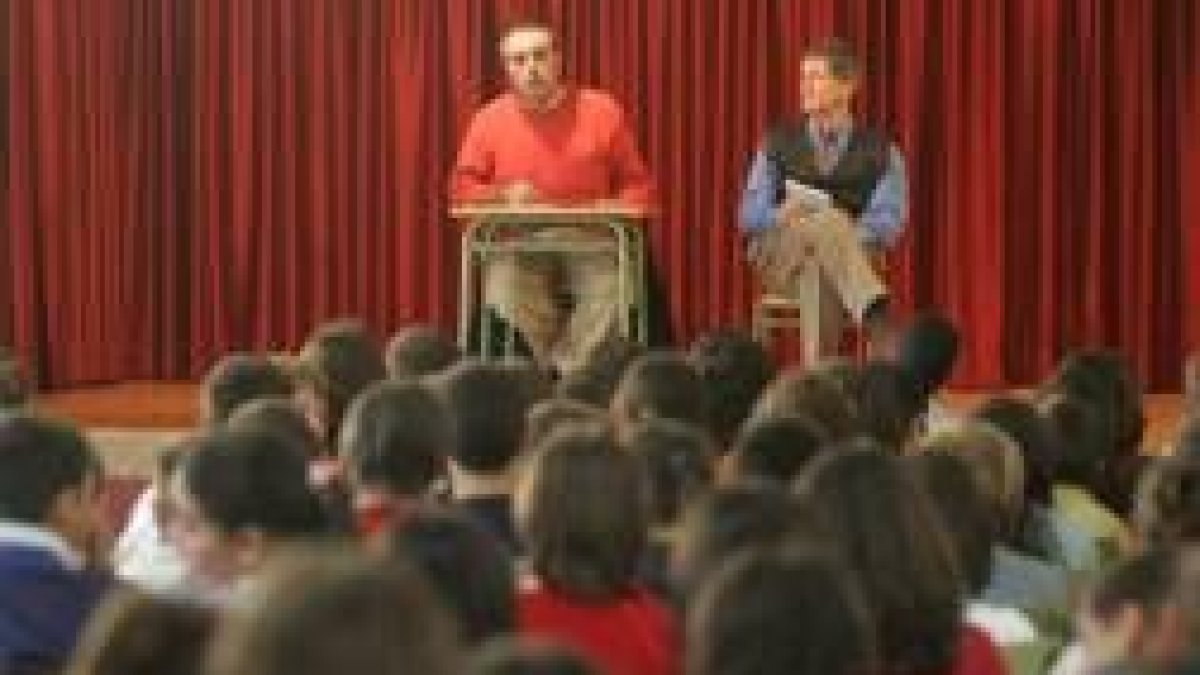 Adolfo Ares pronunció una conferencia ayer en el Colegio Luis Vives