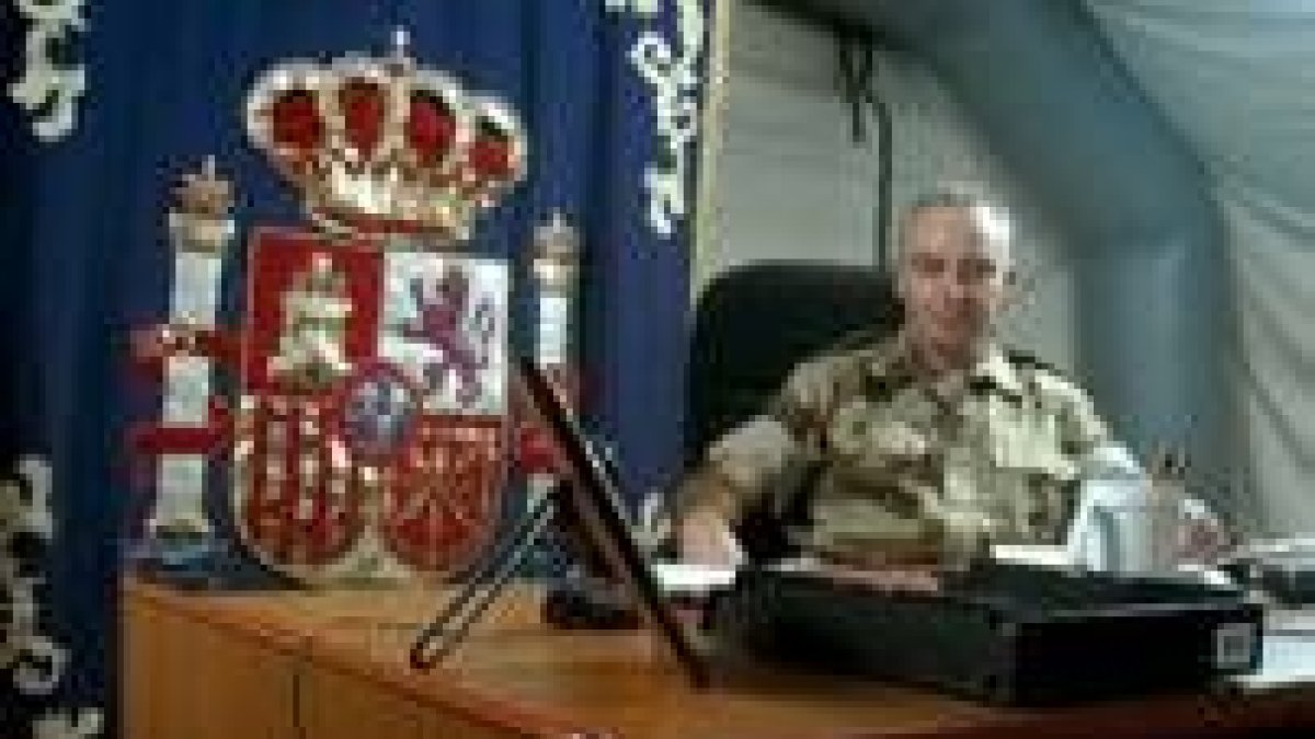 El general Alfredo Cardona, en una imagen tomada en su centro de mando en Irak