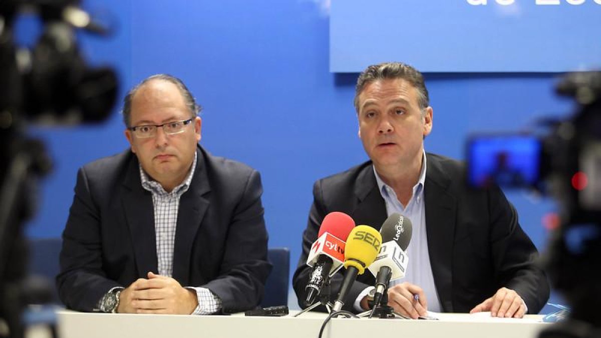 Eduardo Fernández y Alfredo Prada en un acto del PP