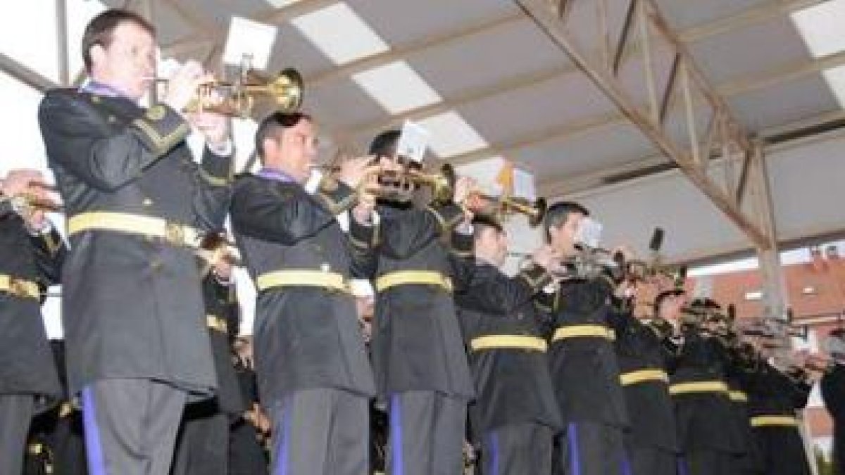 La agrupación musical del Dulce Nombre de Jesús, en su actuación en La Bañeza.