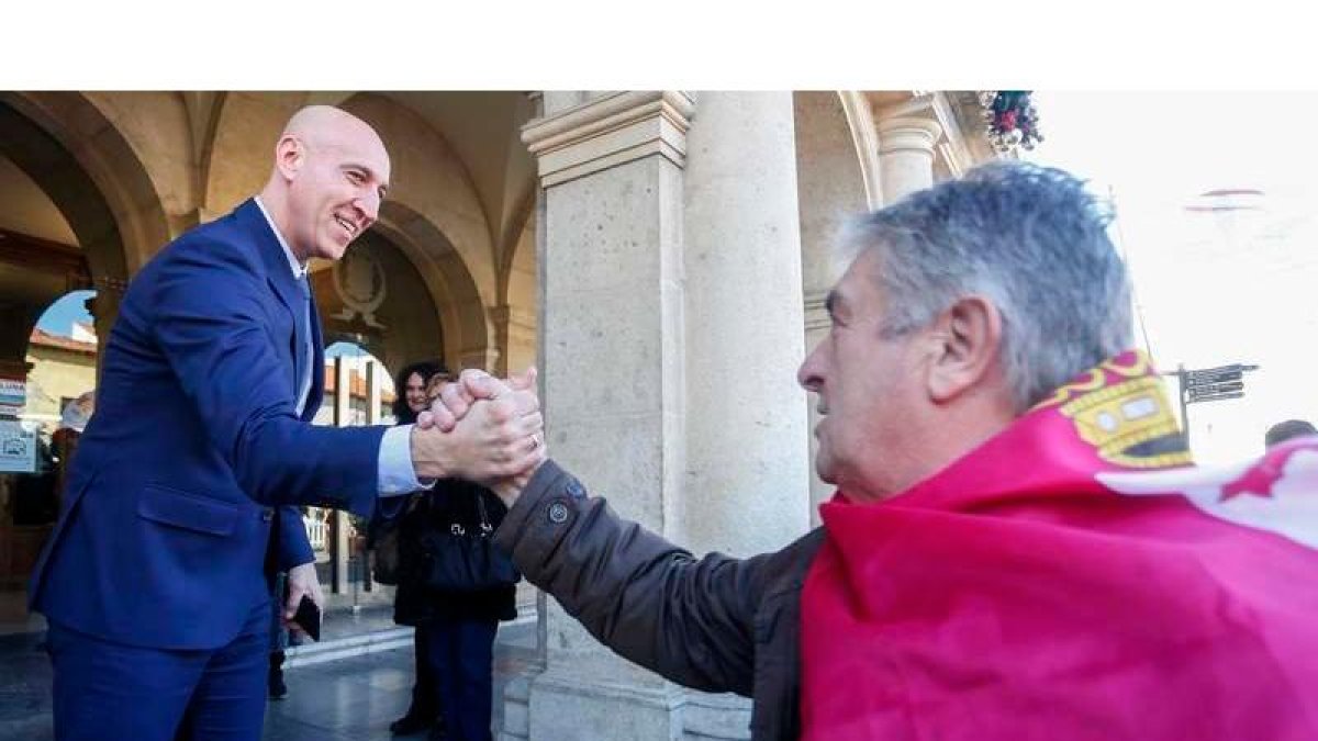 Diez abrazó al leonesismo en el último pleno municipal.