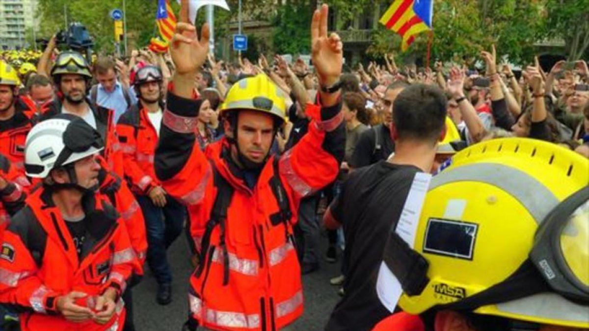 Bomberos de la Generalitat durante el paro del 3 de octubre.